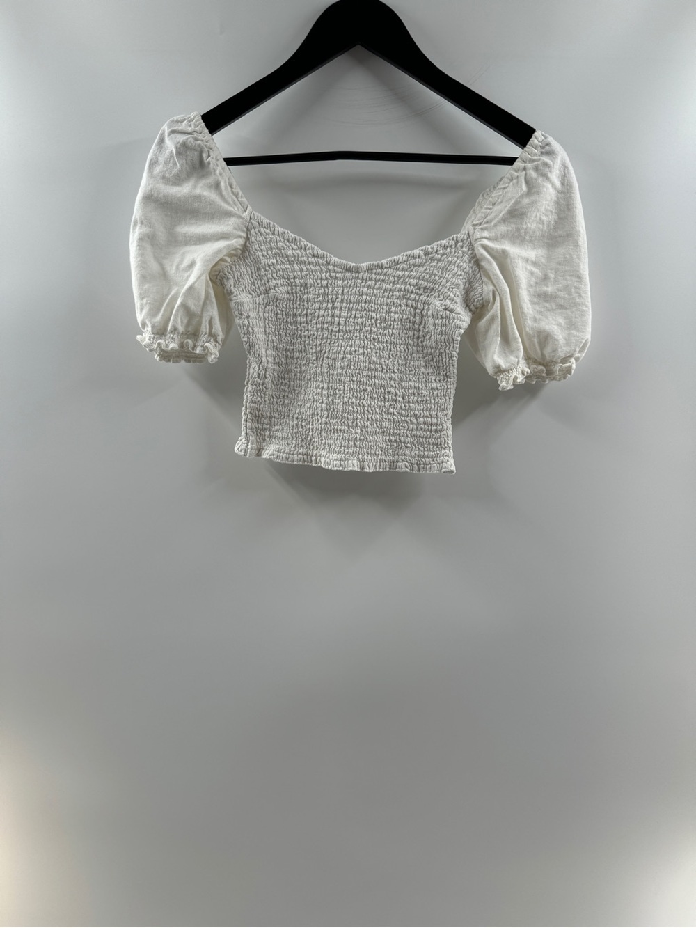 Abercrombie & Fitch White Smocked Puff Sleeve Top – Women’s XS